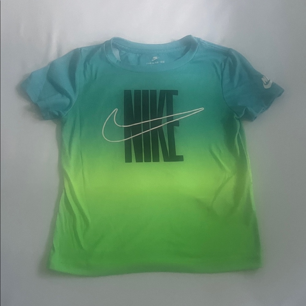 Nike Kids Blue and Green Gradient Outfit Size 7 boys great condition